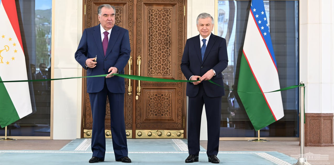 Президенты Таджикистана и Узбекистана открыли новое здание узбекского посольства в Душанбе