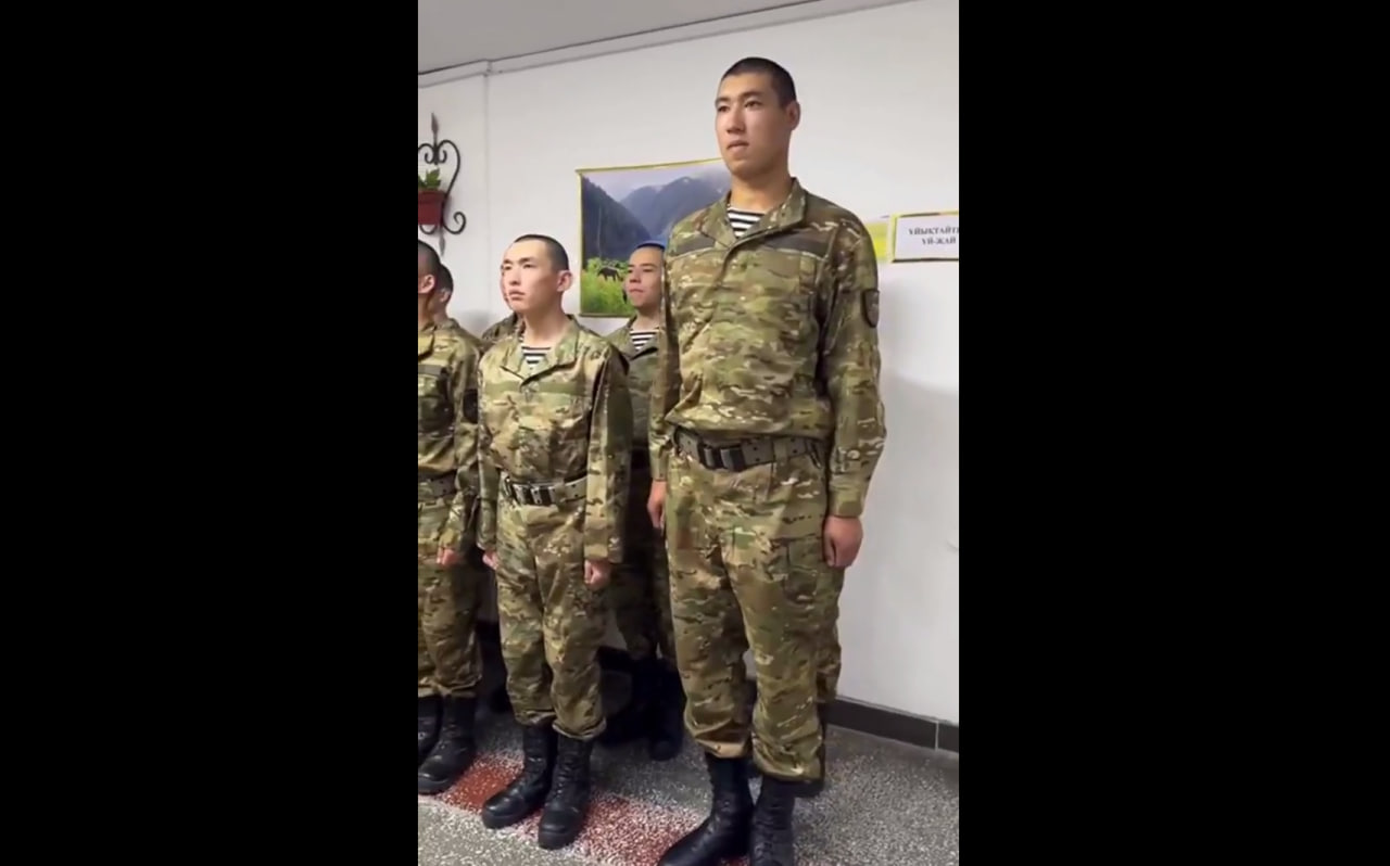 Самый высокий военнослужащий Казахстана служит в морской пехоте