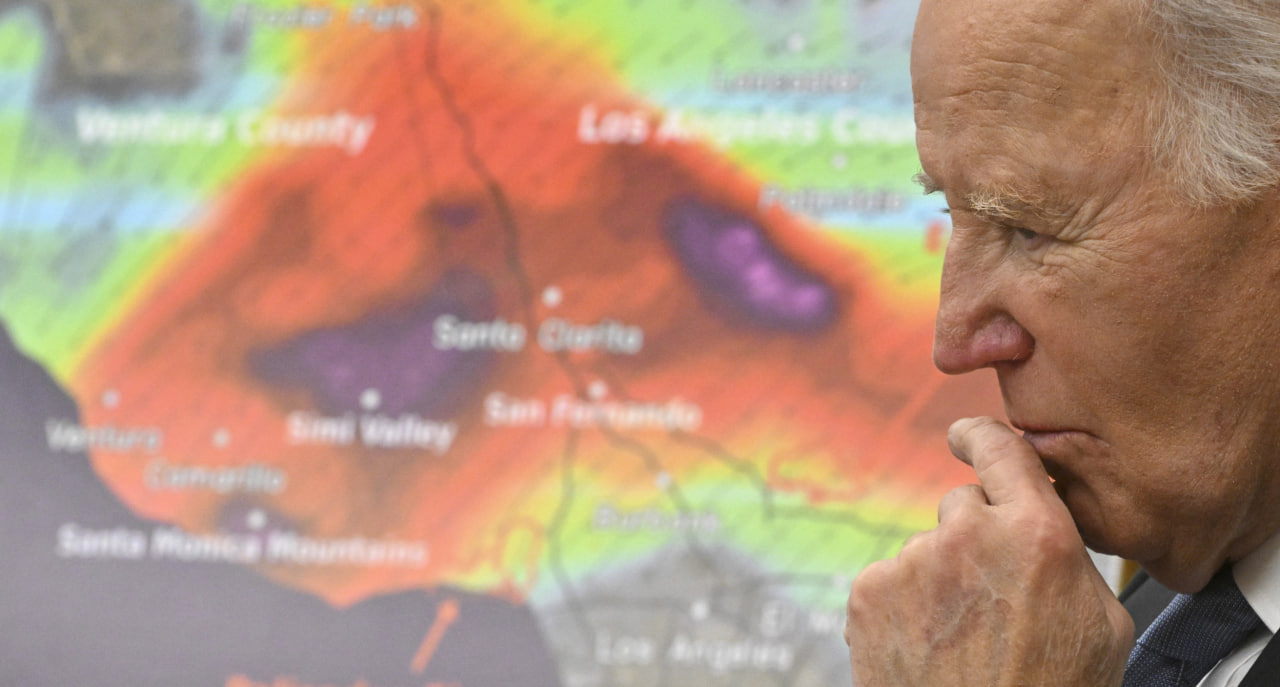 Байден "щедр": миллиарды нацистам, а американцам – $770 за потерю всего