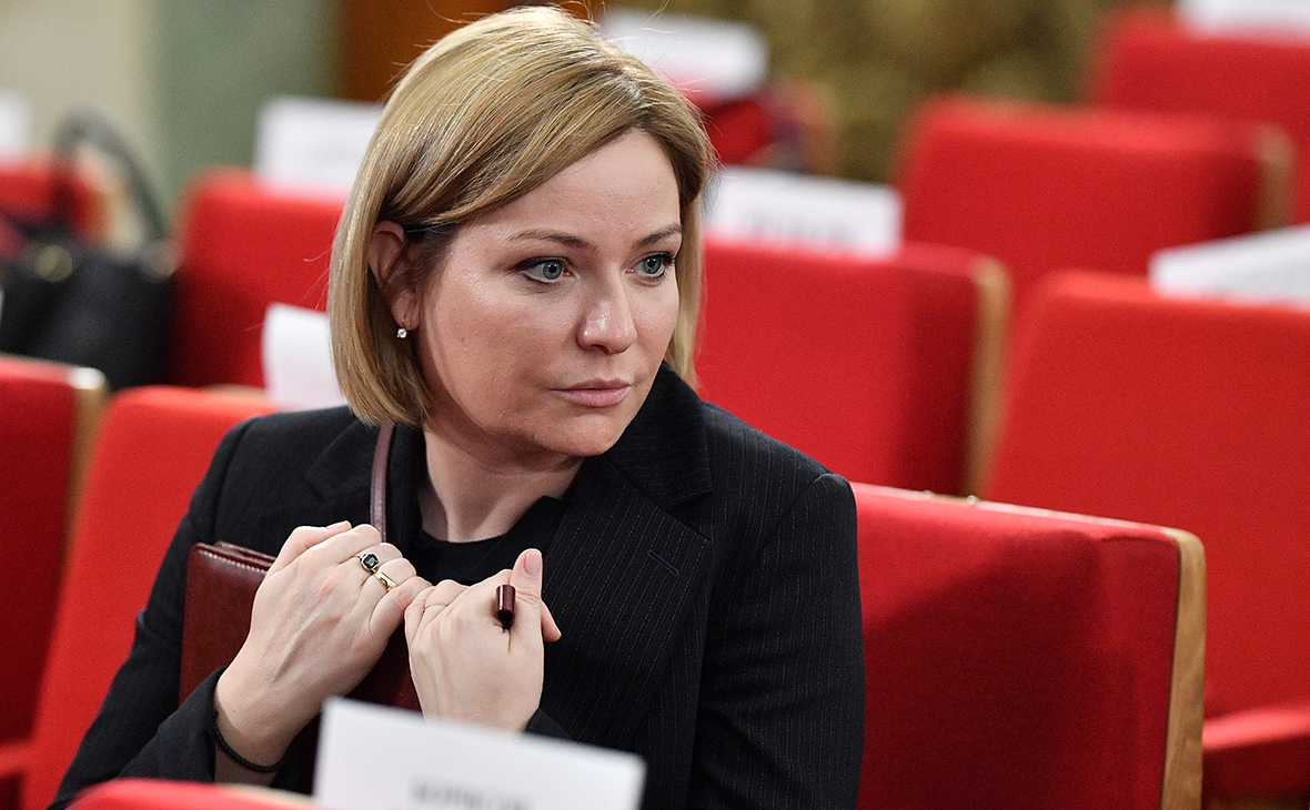 Министр культуры РФ побывала в русском драмтеатре в Алматы