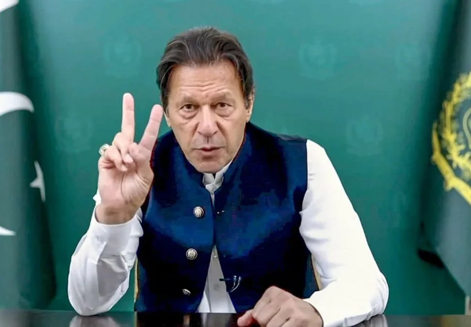 Имран Хан обвинил командующего армией Пакистана в обострении конфликта с Афганистаном