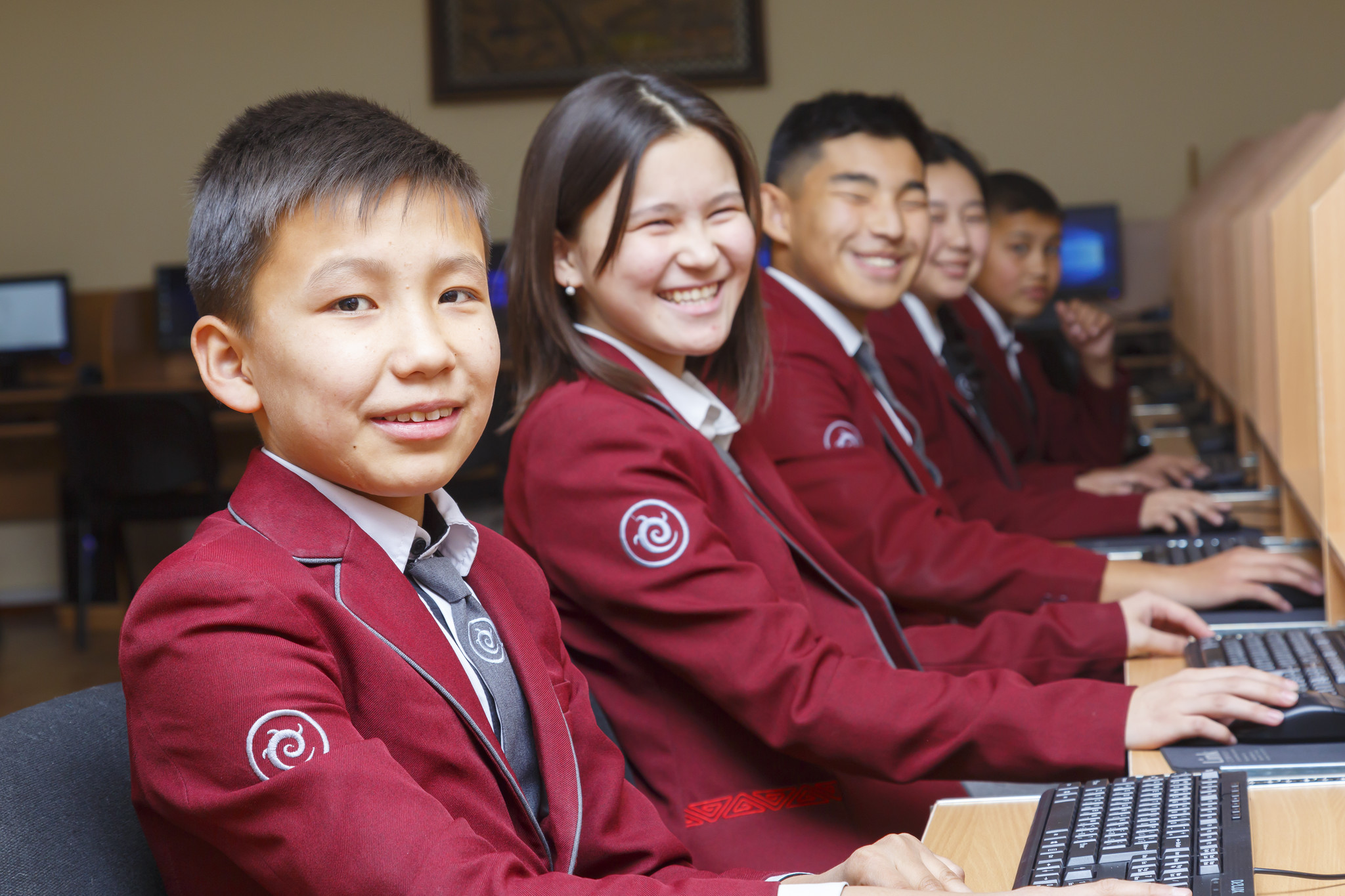 Гранты на миллиарды: как реформа образования Кыргызстана топит школьников