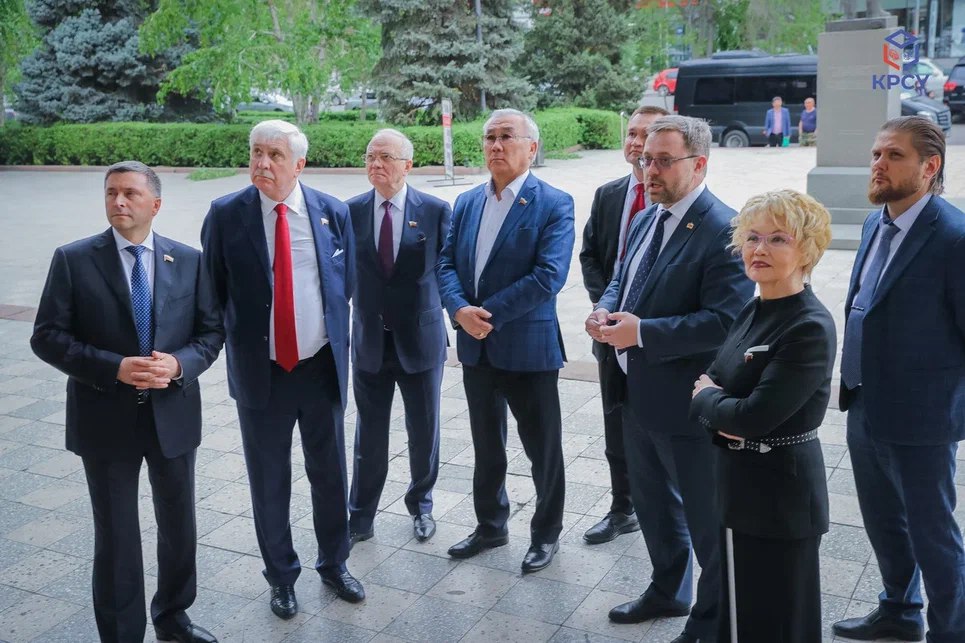 Российские парламентарии встретились с руководством КРСУ