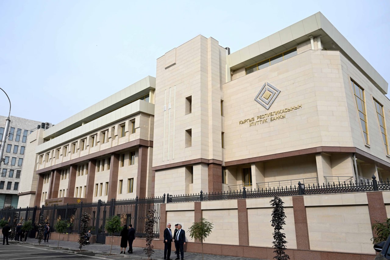 Кыргызстан открыл новое золотое хранилище и призывает Нацбанк упростить продажу золота