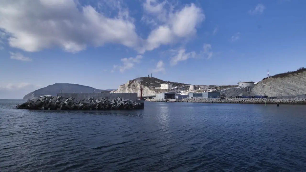 Казахстан перенаправляет нефть и выражает протест после атаки на КТК